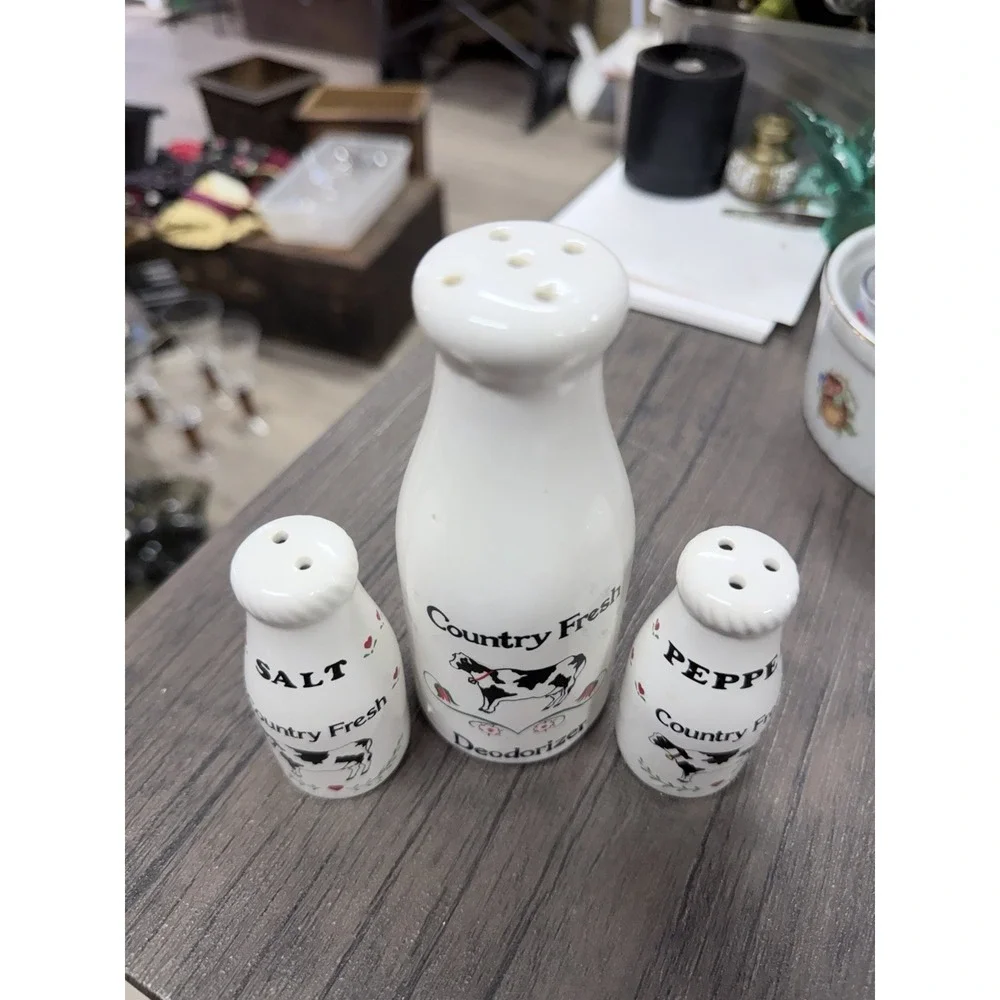 Vtg Set Of 3 Salt & Pepper Shakers Milk Jug Black White Cows Holstein Dairy Farm